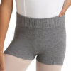 Strikket danseshorts fra Capezio i grått, med bred vrangbord i livet og tettsittende passform.