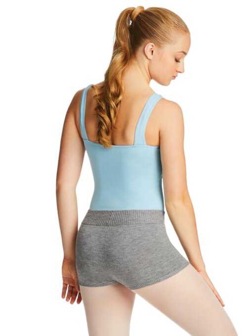 Strikket danseshorts fra Capezio i grått, med bred vrangbord i livet og tettsittende passform.