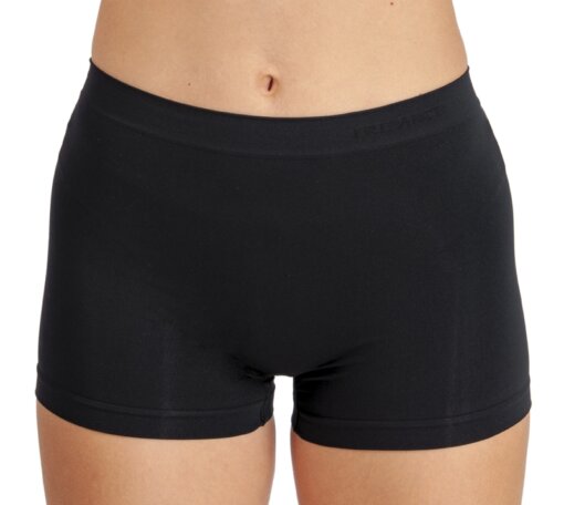 Sømløs svart shorts i mikrofiber og tactel, vist i nærbilde for å vise stoffets struktur og passform