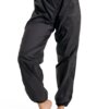 Bilde av Capezio Trash Pants, lette ripstop-bukser i svart med elastisk passform, perfekt for dans og oppvarming.
