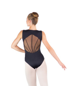 Ballettdrakt fra Ballet Rosa sett bakfra, med detaljer i fireveis stretchmesh som skaper et elegant mønster.